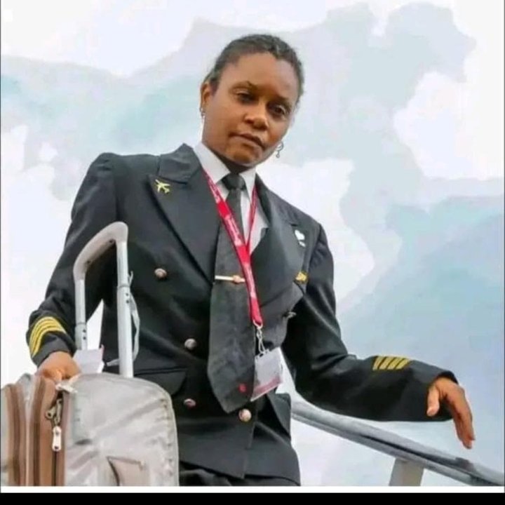 ''Angalia this lady she flown Baba Back to kenya from India a distance of 8 good hour's, angalia hairstyle yake!!! and she earns over kes 670,605 per month, wewe uko hapo hauna salary na unashuka ya 7000''

I came across this post 😭😭😂😂