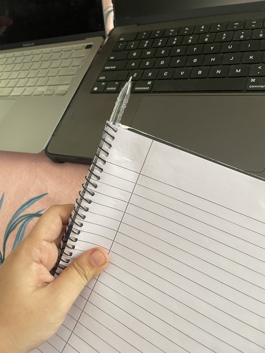 the_codewala's tweet image. I was Today years old when I discovered the spiral around the book is used to stuck pens in it 🗒️✌🏻
