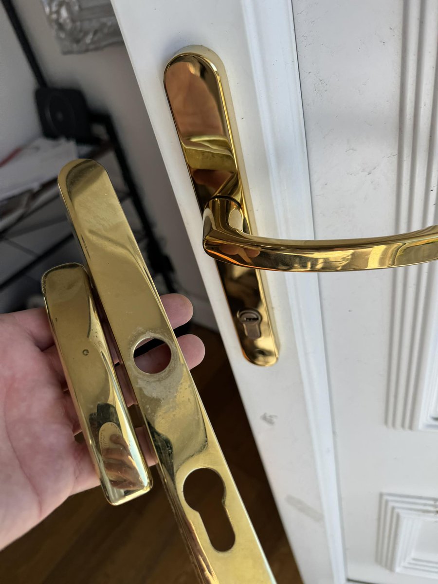 PSMLocks's tweet image. Brass multi point handles replaced, as this one somehow managed to fall off!