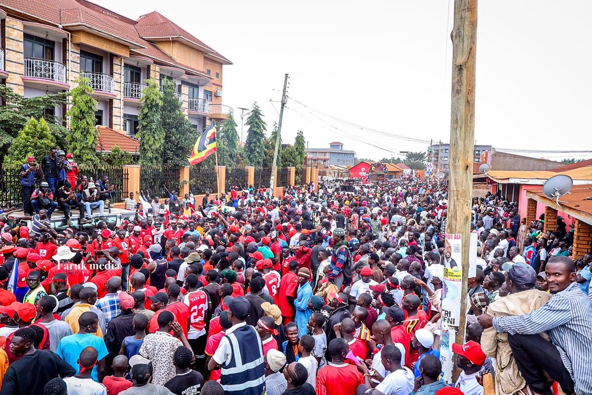 JoelSsenyonyi's tweet photo. This morning in Busia, we woke up to this crowd of people gathered outside the hotel where we spent the night.
Looks like Busia is all set for today!

#ProtestVote2026 https://t.co/V9u4MRDrs3