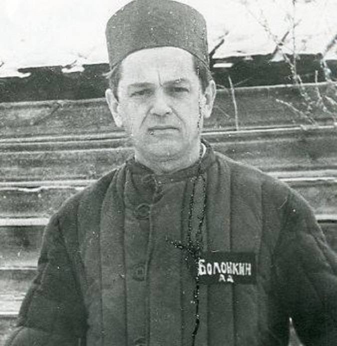 Человека на фото зовут Александр Болонкин — он математик и выдающийся инженер-конструктор. За то, что Александр говорил правду о совке и распространял книги Сахарова и Солженицына — его пытали в подвалах и дали 15 лет лагерей.  

А теперь пусть фанаты совка расскажут, каким