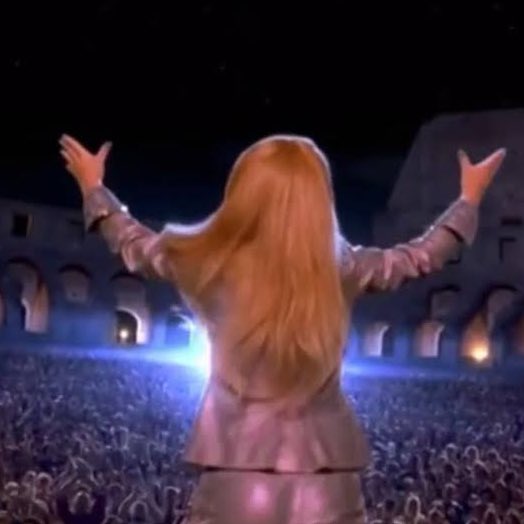 trash_italiano's tweet image. Il nuovo direttore del Colosseo ha annunciato la volontà di organizzare spettacoli e concerti di musica pop all’interno dell’anfiteatro.

Fonte: Repubblica