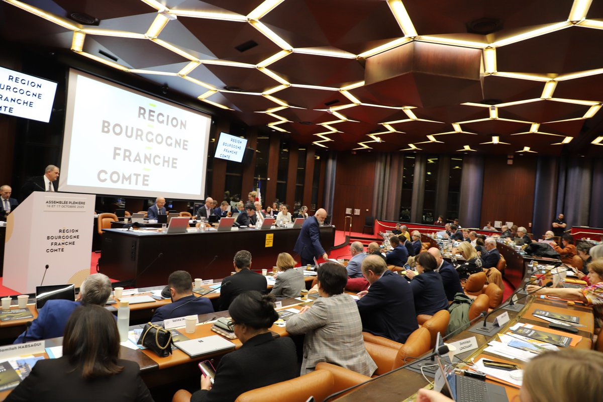 Région Bourgogne-Franche-Comté (@bfc_region) on Twitter photo C'est reparti pour la deuxième journée de session plénière !
Les élus du conseil régional se réunissent pour statuer sur plusieurs rapports notamment celui dédié à la lutte contre la précarité étudiante et le bilan du SRDEII.
Suivez le direct : swll.to/QdRle5
#regionbfc C'est reparti pour la deuxième journée de session plénière !
Les élus du conseil régional se réunissent pour statuer sur plusieurs rapports notamment celui dédié à la lutte contre la précarité étudiante et le bilan du SRDEII.
Suivez le direct : swll.to/QdRle5
#regionbfc