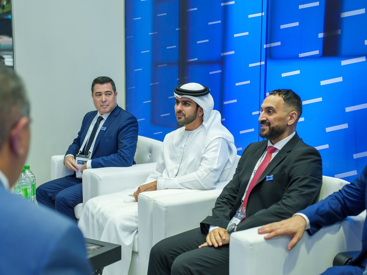 EmcodeTelematic's tweet image. A milestone moment for the UXE Group at GITEX Global 2025!

Emcode Technology LLC (a UXE Group company) has signed a Memorandum of Understanding (MoU) with Dell Technologies to advance Artificial Intelligence (AI) innovation in the UAE.

Read more - uxe.ai/gitex-2025