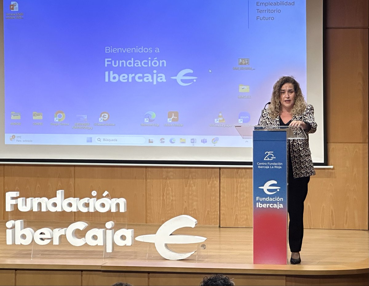 DelegGobRIO's tweet photo. La delegada del Gobierno @Beatrizarraiz ha intervenido en una jornada formativa sobre violencia de género y adicciones organizada por @aradrioja.

👉🏻Arraiz ha señalado que la problemática de violencia de género y adicción engrandece la vulnerabilidad social de las mujeres. https://t.co/9u2GlF3Pn0