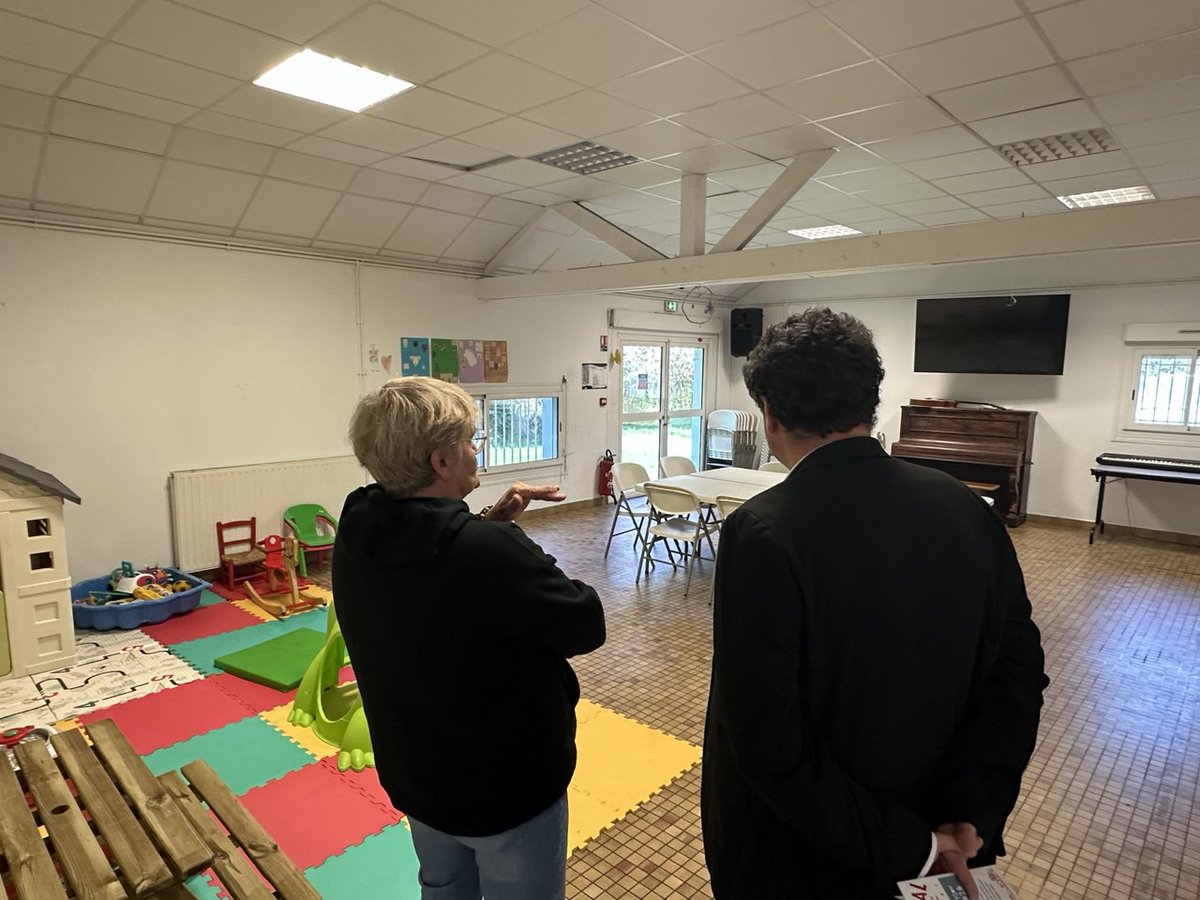 Ces derniers jours aux cotés des bénévoles des clubs sportifs de Méan-Penhoët, du Secours populaire et de l'EVS du quartier Prézégat à Saint-Nazaire.
Solidarité, générosité et énergie pour faire tenir la France debout malgré les difficultés.