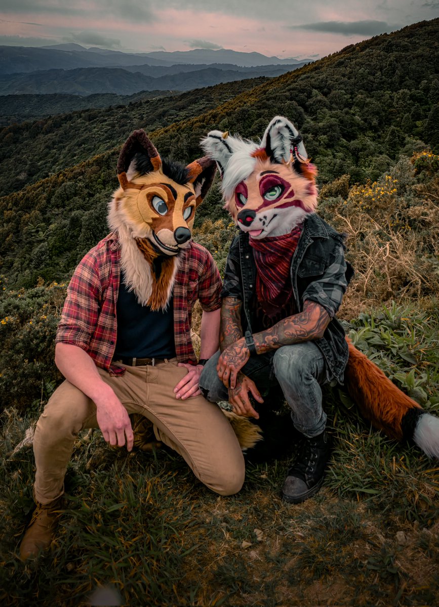 Cliffside critters ⛰️🐾
#FursuitFriday