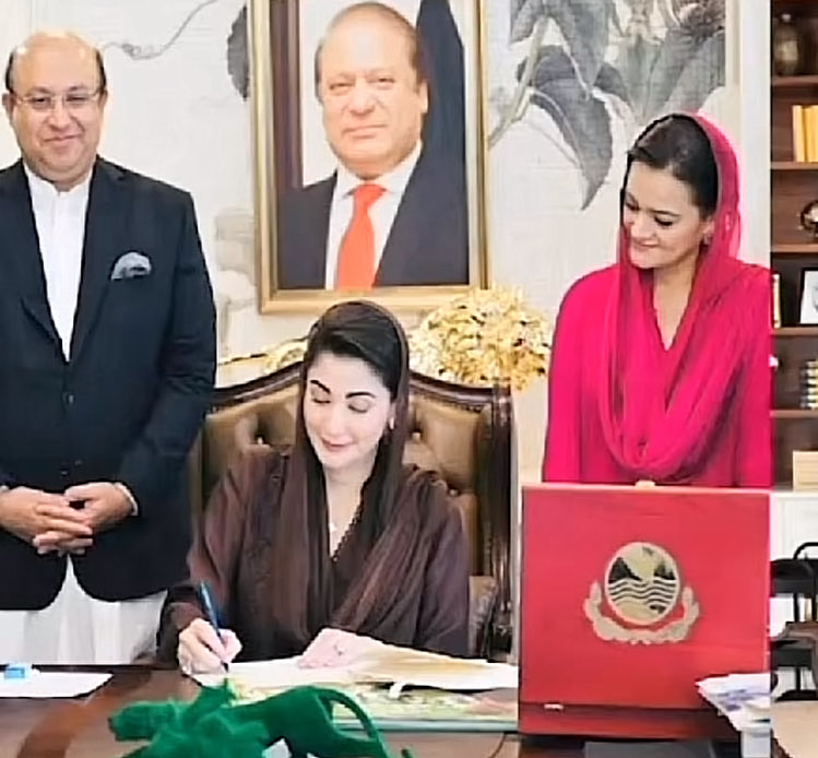 Lubna_syed9's tweet image. قائداعظم کی تصویر ہٹا کر نواز شریف کی تصویر لگا دی گئی ۔  

اپ کو کیا لگتا ہے کیا اس پہ @iqrarulhassan یہ بھڑوا بولے گا یا ہمیشہ کی طرح مالکوں کے پاوں میں ہی بیٹھا رے گا ؟؟؟؟