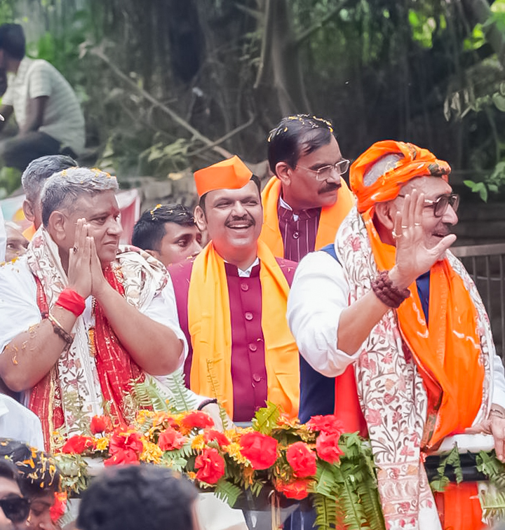 udayindiaNews's tweet photo. #BigNews 🚨महाराष्ट्र के मुख्यमंत्री देवेन्द्र फड़णवीस ने बेगुसराय में भाजपा उम्मीदवार कुन्दन कुमार के लिए रोड शो किया।
#DevendraFadnavis #Begusarai #KundanKumar https://t.co/srAwAsf8hO