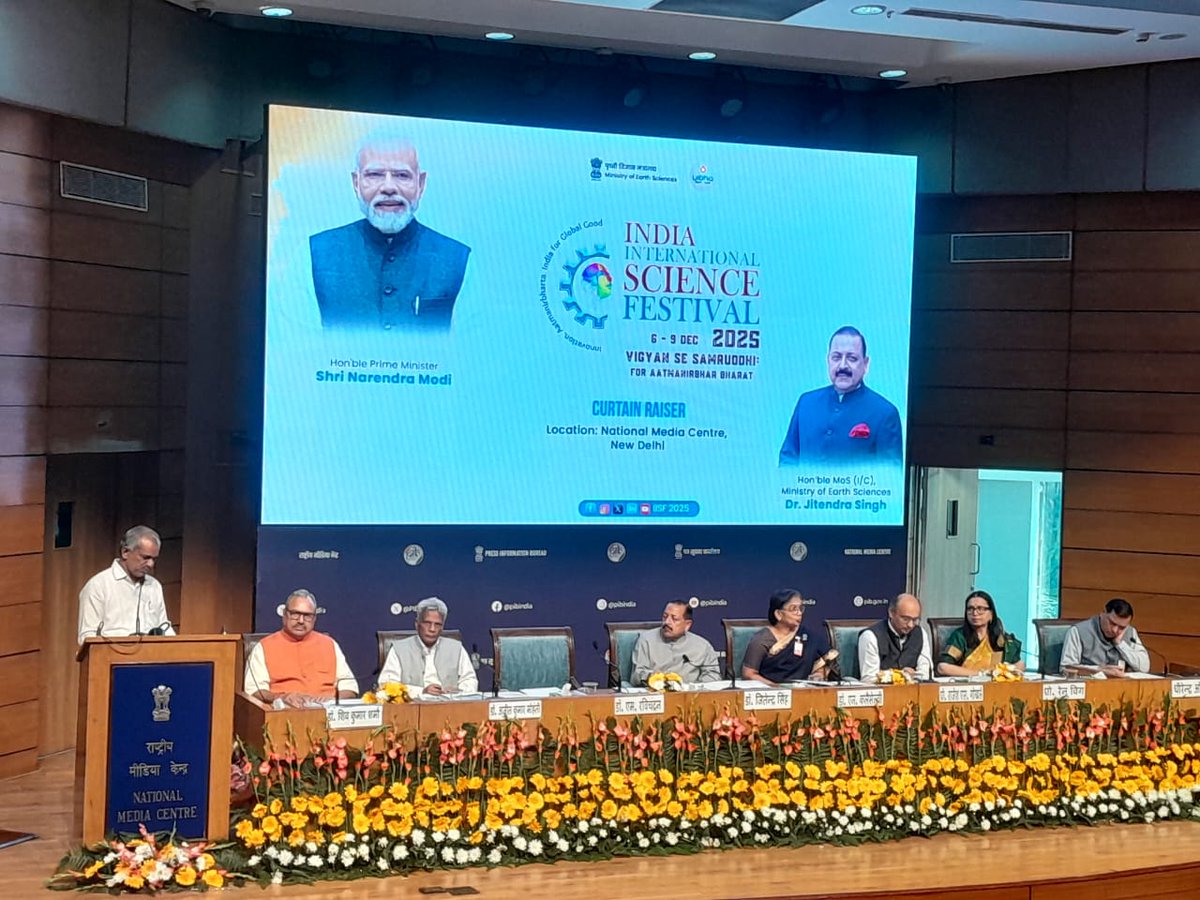 CSIR_NIScPR's tweet image. Hon’ble MoS @DrJitendraSingh  unveils the #IISF2025 Website, Brochure & Curtain Raiser Video, marking the formal launch of the festival journey.
This moment sets the stage for a grand celebration of science, innovation, knowledge sharing and public engagement, reflecting the…