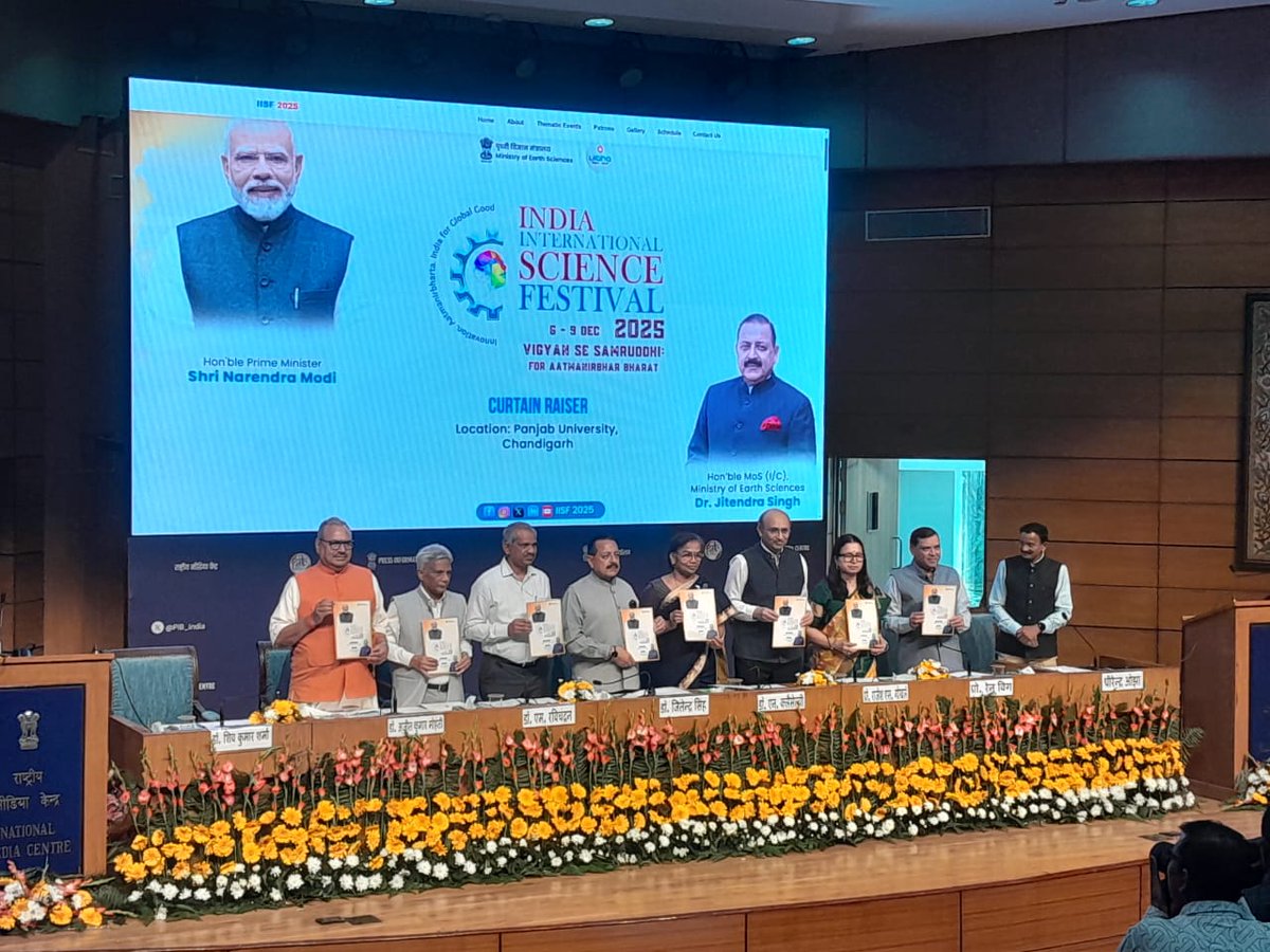 CSIR_NIScPR's tweet image. Hon’ble MoS @DrJitendraSingh  unveils the #IISF2025 Website, Brochure & Curtain Raiser Video, marking the formal launch of the festival journey.
This moment sets the stage for a grand celebration of science, innovation, knowledge sharing and public engagement, reflecting the…