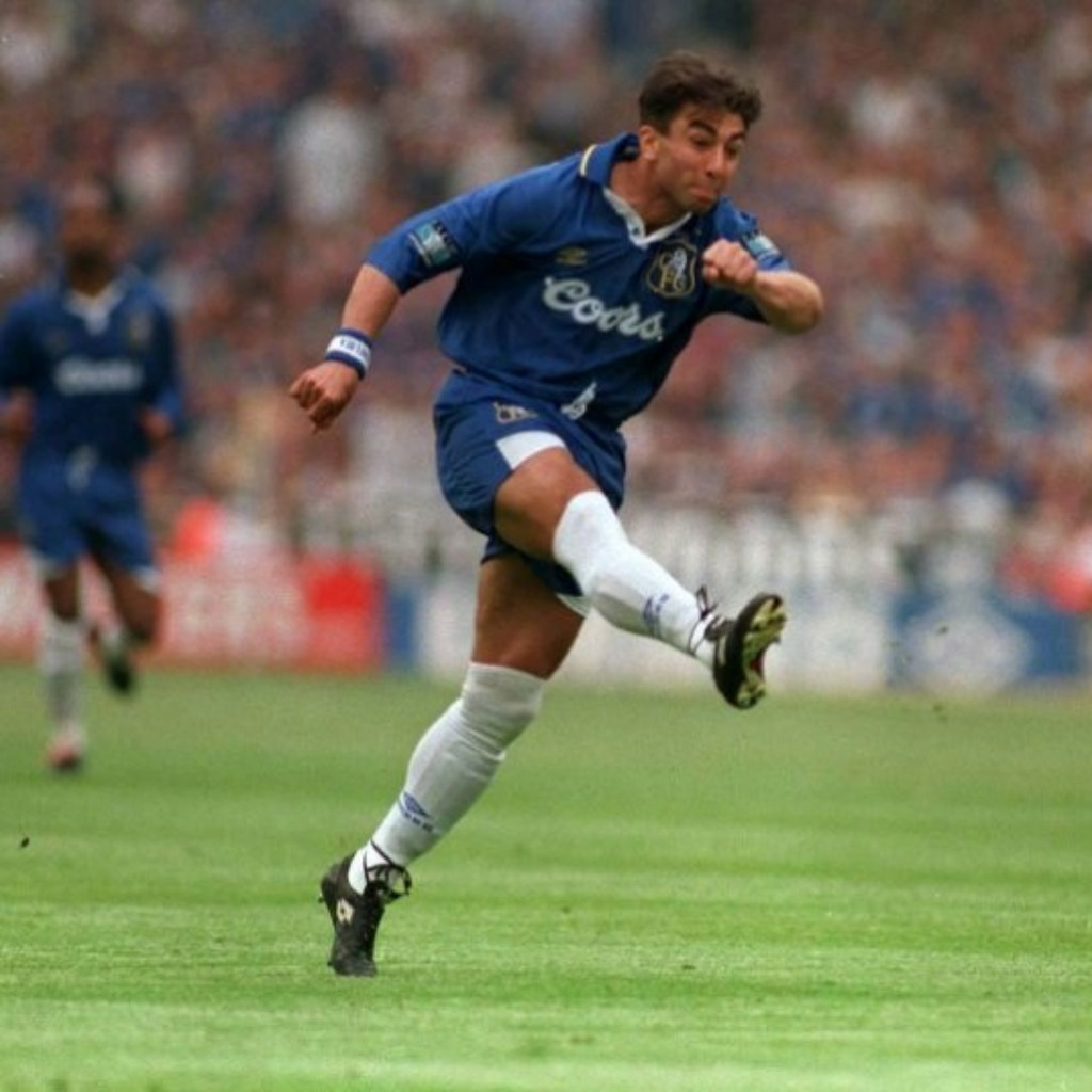 Kingcanners's tweet image. Remember Roberto Di Matteo&apos;s goal in the 1997 FA Cup Final? Just 42 seconds into the match! The fastest FA Cup Final goal at the time 💙⚡