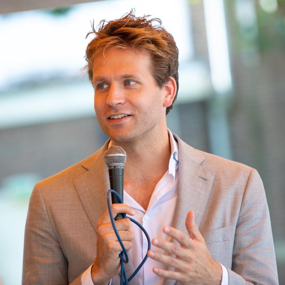 De opvolger van Dilan Yesilgöz wordt... Vincent Karremans! Althans, dat is de verwachting van de altijd goed geïnformeerde menigte op X. Karremans, sinds juni dit jaar minister van Economische Zaken, wordt op de hielen gezeten door defensieminster Ruben Brekelmans.