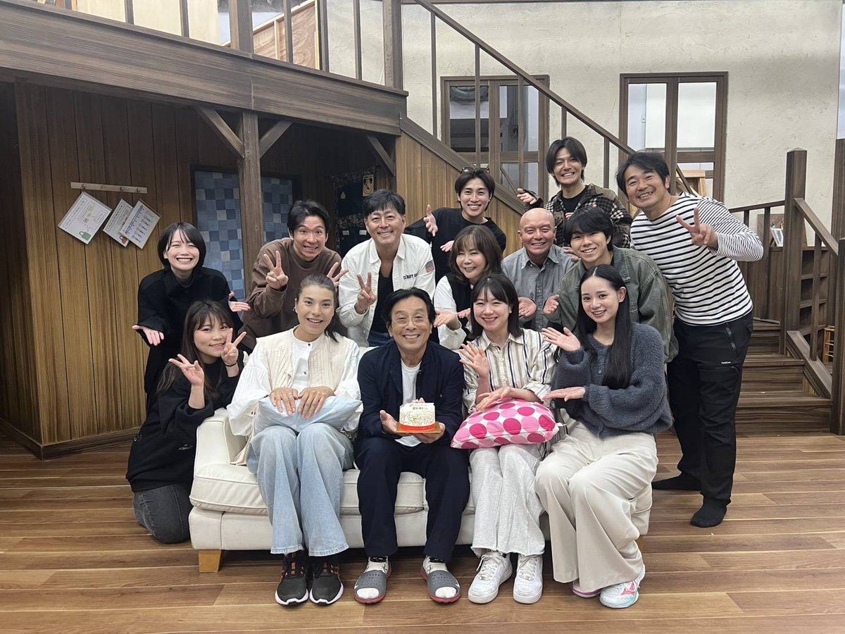 10/13にお誕生日を迎えた #金田明夫 さんのお誕生日を稽古場でお祝いしました‼
おめでとうございます！素敵な一年になりますように🎉🎊💐
#タクフェス #くちづけ