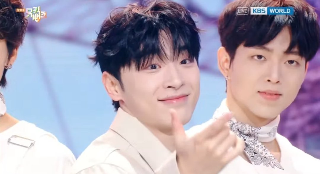 Pagaehun_idn's tweet photo. Penampilan Adek @pagaehun di @KBSMusicBank bawain lagu " Valentine - Pagaehun (박태훈) "
Will you be my "Valentine"
.
#Valentine #HiFiv3 #하이파이브 #아주잠시만 #staywithme #japan #LiveClip #Pagaehun #박태훈 #Exam #모의고사 #PlayWithMe #atcm #kpop #jakarta #indonesia #korea https://t.co/rztt26EJgE