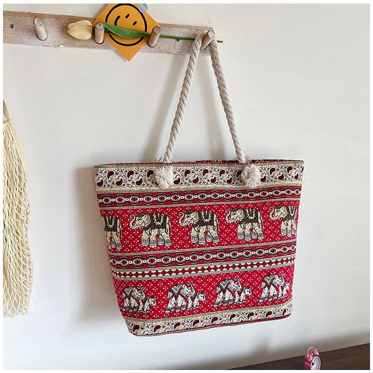 _MayowaSam's tweet image. Buy two or more tote bags and get one free Barbie atomizer.

Price: 7,500 each.

Location: Lagos.