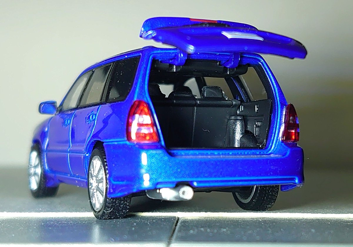 leoleo_craft's tweet image. モデル モデル (1/64 スケール)

スバル フォレスター (SG9 前期)
STI バージョン
WRブルーマイカ

ついに出ました個人的大本命 SG 前期 STIバージョンのフォレスター！
モデル化最高！
ヘッドライトやDピラー辺りは ん～って感じだけど大方いい感じ😁

#ミニカー  #MODELMODEL
#フォレスター  #STI
