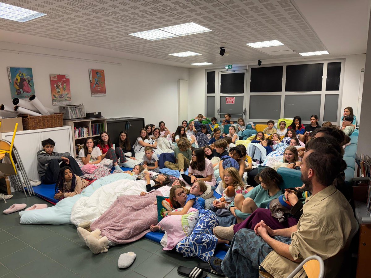 2ème soirée PyjazzMa à l'internat <a href="/CollegeMarciac/">Collège Aretha Franklin</a> avec Duo Réflections: un voyage entre blues et influences cubaines, à découvrir sans tarder! Une chance pour les élèves! <a href="/DAACToulouse/">DAAC Toulouse</a>