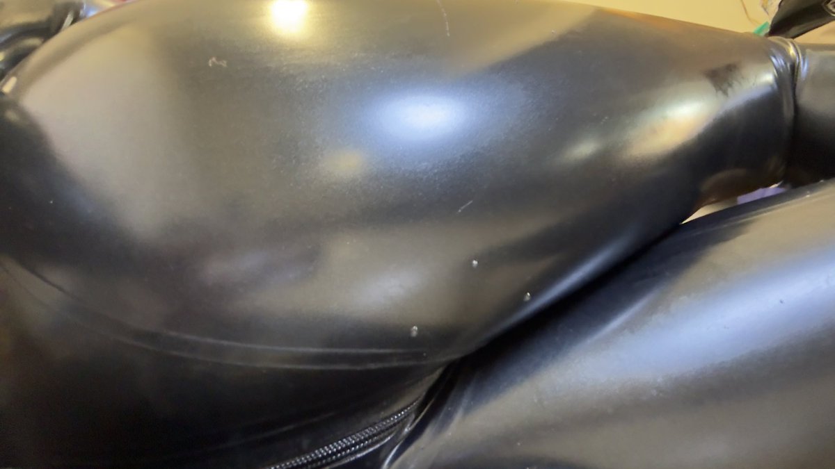 金屬黑 <a href="/MeowLatex/">海苔喵呜(MEOW LATEX)</a>