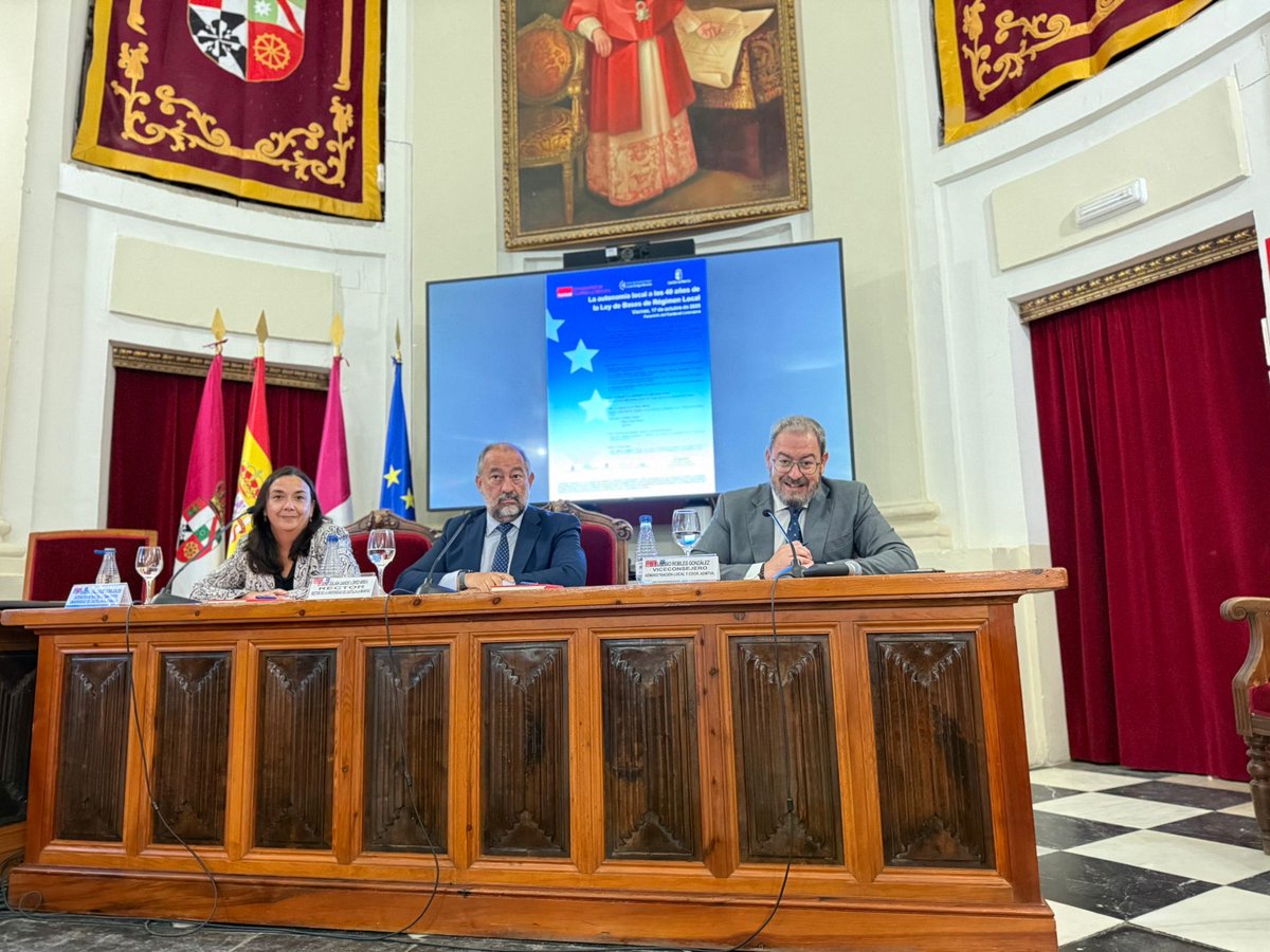 <a href="/GardeJulian/">Julian Garde</a> <a href="/uclm_es/">Universidad de Castilla-La Mancha</a> inaugura en Toledo la Jornada sobre los 40 años de la ley de Bases de Régimen Local y agradecimiento especial a <a href="/gobjccm/">Gobierno de Castilla-La Mancha</a> y a las 5 diputaciones como ejemplo de colaboración entre las instituciones regionales.