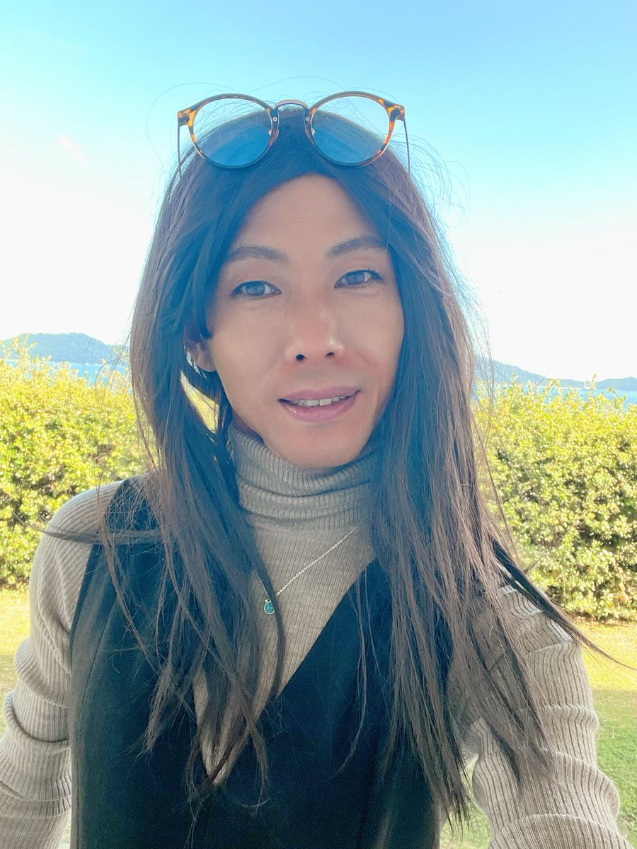 今日は朝からお出かけ☀️
朝晩だいぶ涼しくなりましたね
紅葉🍁の季節になりましたが
西日本はまだまだ山は緑ですね