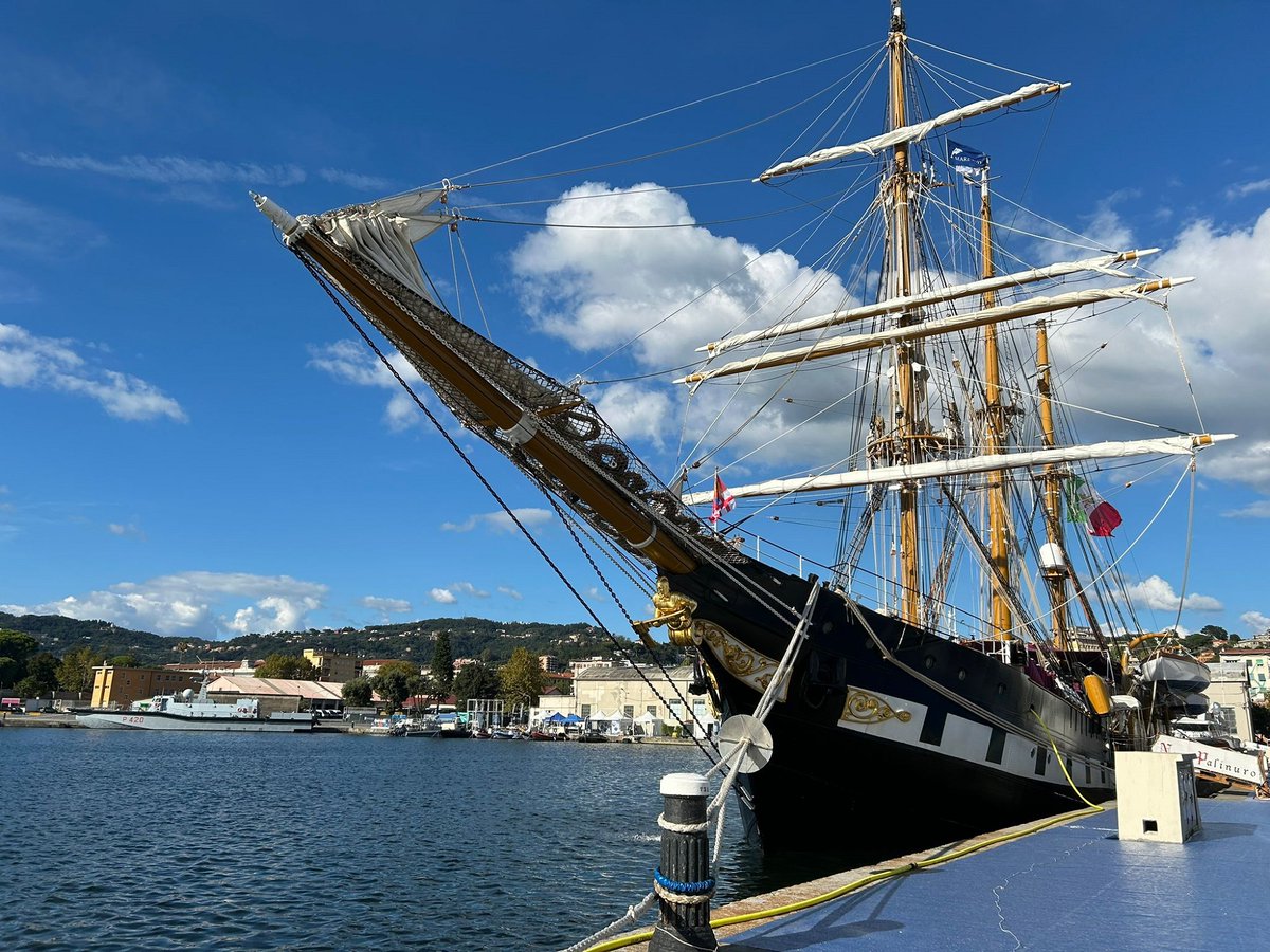 Il LAC punta a far atterrare le proprie imprese su nuove filiere produttive. Tra queste, quella legata all’economia del mare. Come dimostra la recente partecipazione di una delegazione dell’industria aerospaziale lombarda alla fiera <a href="/Seafuture2025/">Seafuture</a>. lnkd.in/dXw3ecMk #9CTL