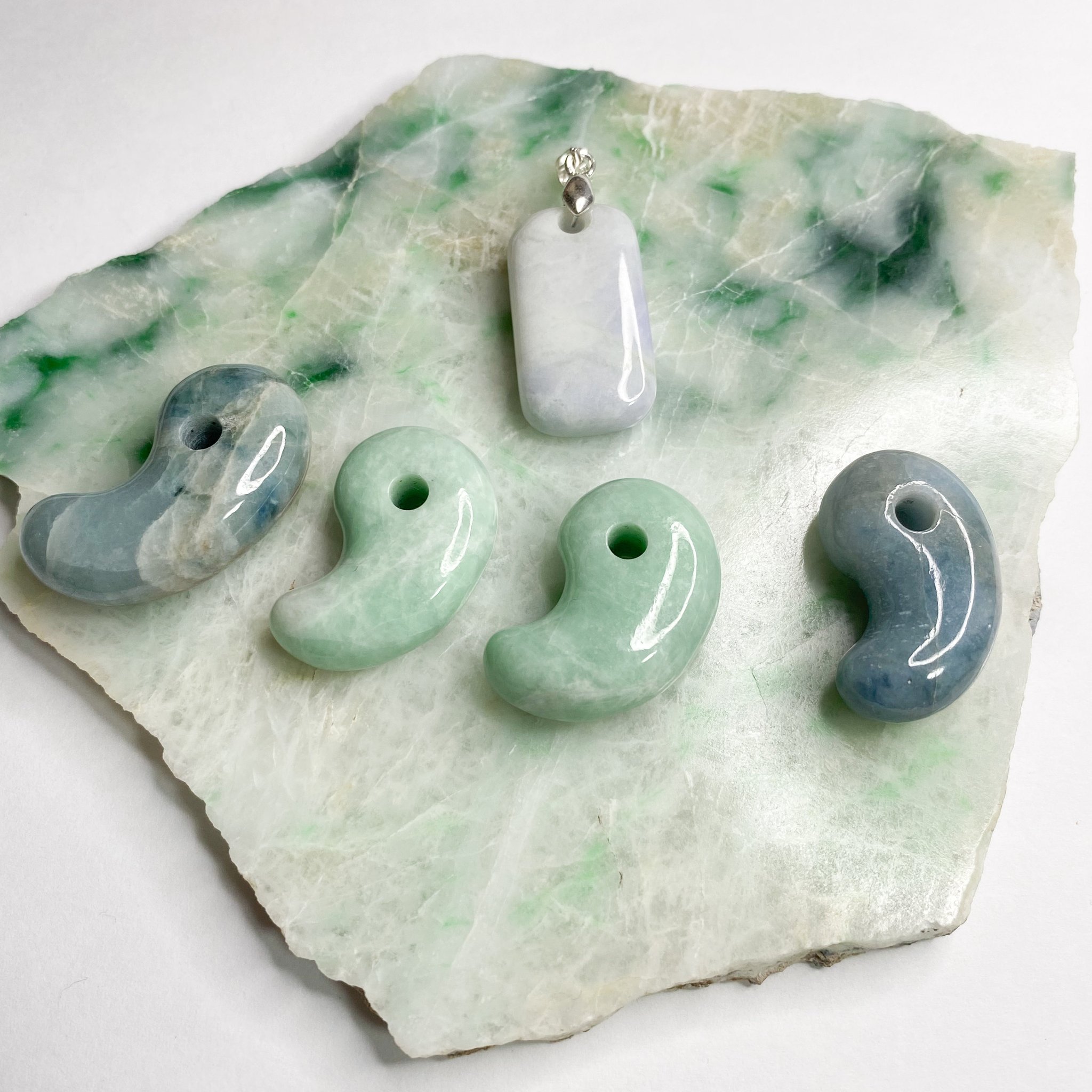 糸魚川 翡翠 4 糸魚川 ヒスイ 原石 4.7キロ 糸魚川 ヒスイ 原石 4.7キロ 楽天