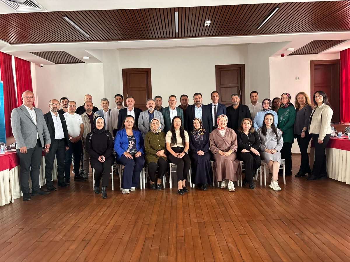 SSMahmutFaruk's tweet photo. Türkiye’nin her köşesinde aynı inanç, aynı kararlılık! 
Teşkilatımız, birlik ve dayanışma ruhuyla sahada olmaya devam ediyor.

Bu kapsamda Genel Başkan Yardımcılarımız
📍 Sinan Kuluöztürk Aksaray ve Burdur’da,
📍 Yasin Barutcu Eskişehir ve Sakarya’da
📍 İdris Baykan Burdur’da
📍 Abdullah Duman Kastamonu ve Sinop’ta

temsilcilerimizle bir araya gelerek, toplu sözleşme süreci ve teşkilat çalışmalarını değerlendirdi.

Her buluşma, Sağlık-Sen’in sahadaki gücünü ve teşkilatımızın kenetlenmiş yapısını bir kez daha ortaya koyuyor.
