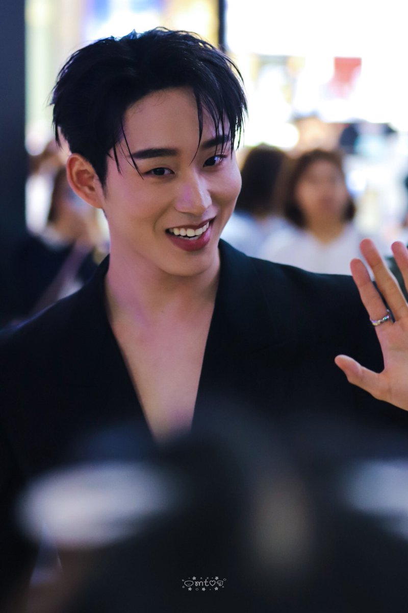 make me smile ♡

[ 171025 ] - #imyxsnap ♡

EST SUPHA X ISSEY MIYAKE
♡ #IsseyMiyakeLeSelxEST ♡