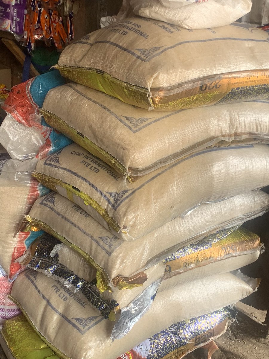 goldherself's tweet image. Frame 1 🍚 bag of rice =76,000 Naira
Frame 2 🥘 foodstuffs package 📦
= 20,000 Naira
Frame 3 🥘 foodstuffs package 📦
= 27,000 Naira
Frame 4 🍚 5kg of rice
= 8,500 Naira
Location kwara state
Nationwide delivery
RT pls🙏