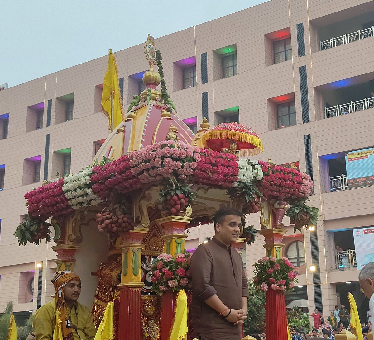 VIPUL SINH MODAJ 👑 tweet media