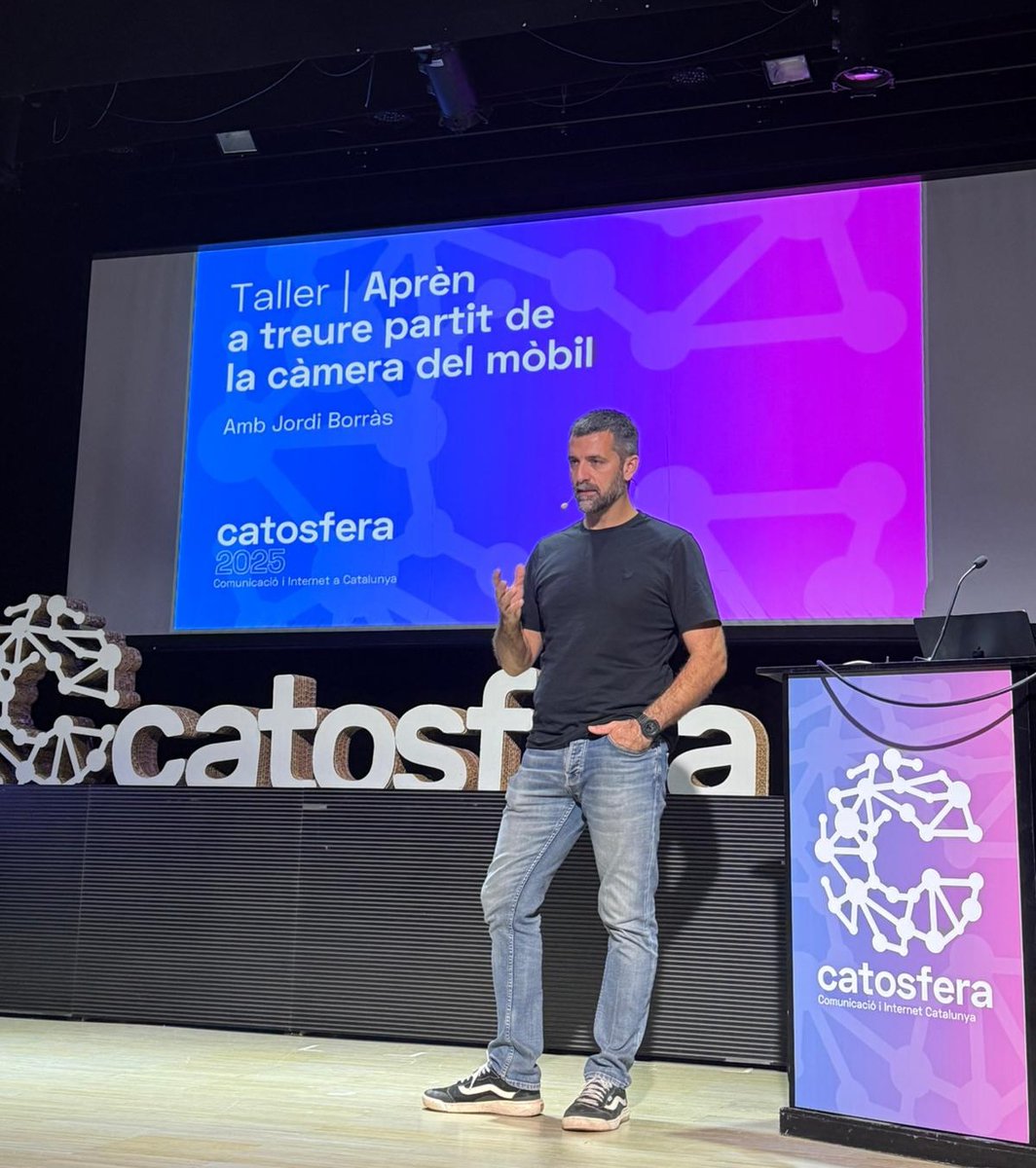 catosfera's tweet photo. Comencem el divendres a la #Catosfera amb @jordiborras, que ens apropa al món de la fotografia digital 🤩 https://t.co/QkhJiwJtrB