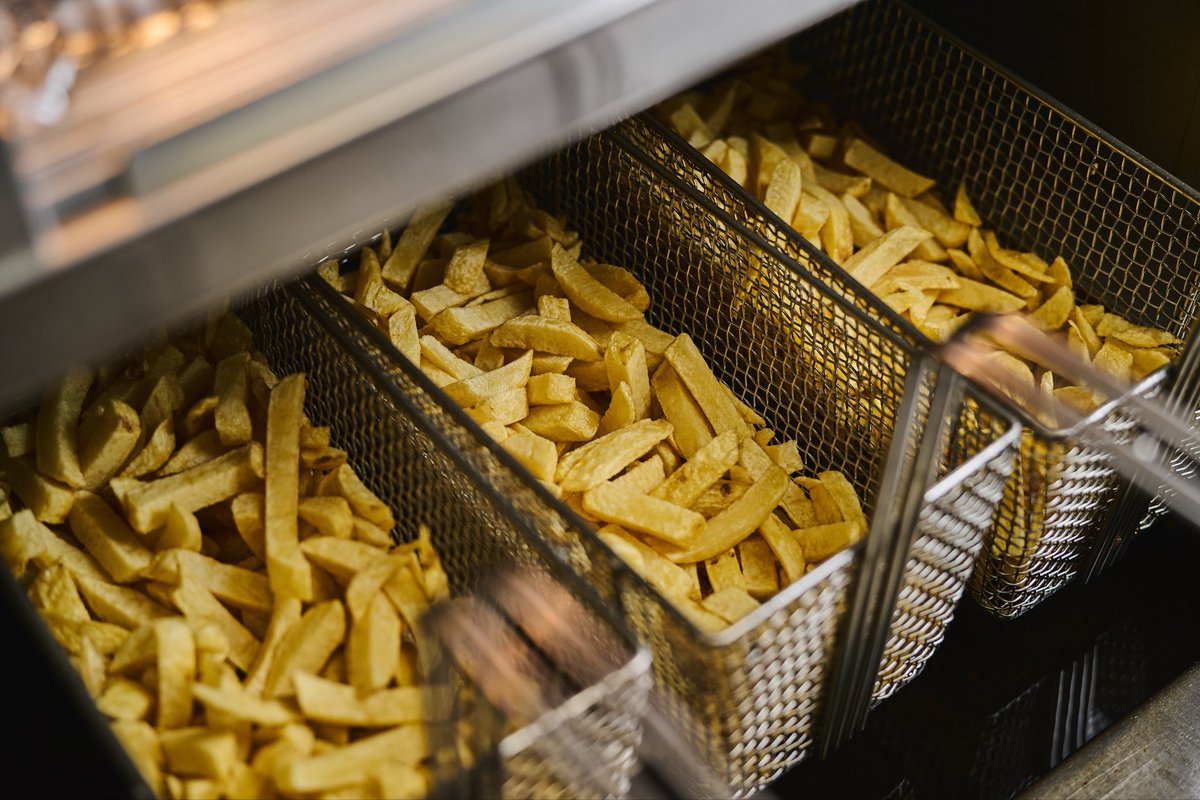 It’s the weekend 🥳  let us do the cooking! 

Dine in with us in our Bistro situated in Cafe 21
Open Thurs-Sun 5-9. 

Booking recommended. 

Take Away 
📍 Walk-in Orders 
📲 Click &amp; Collect
🚙 Delivery 

web.dojo.app/create_booking…

#awardwinning #fishandchips #takeaway