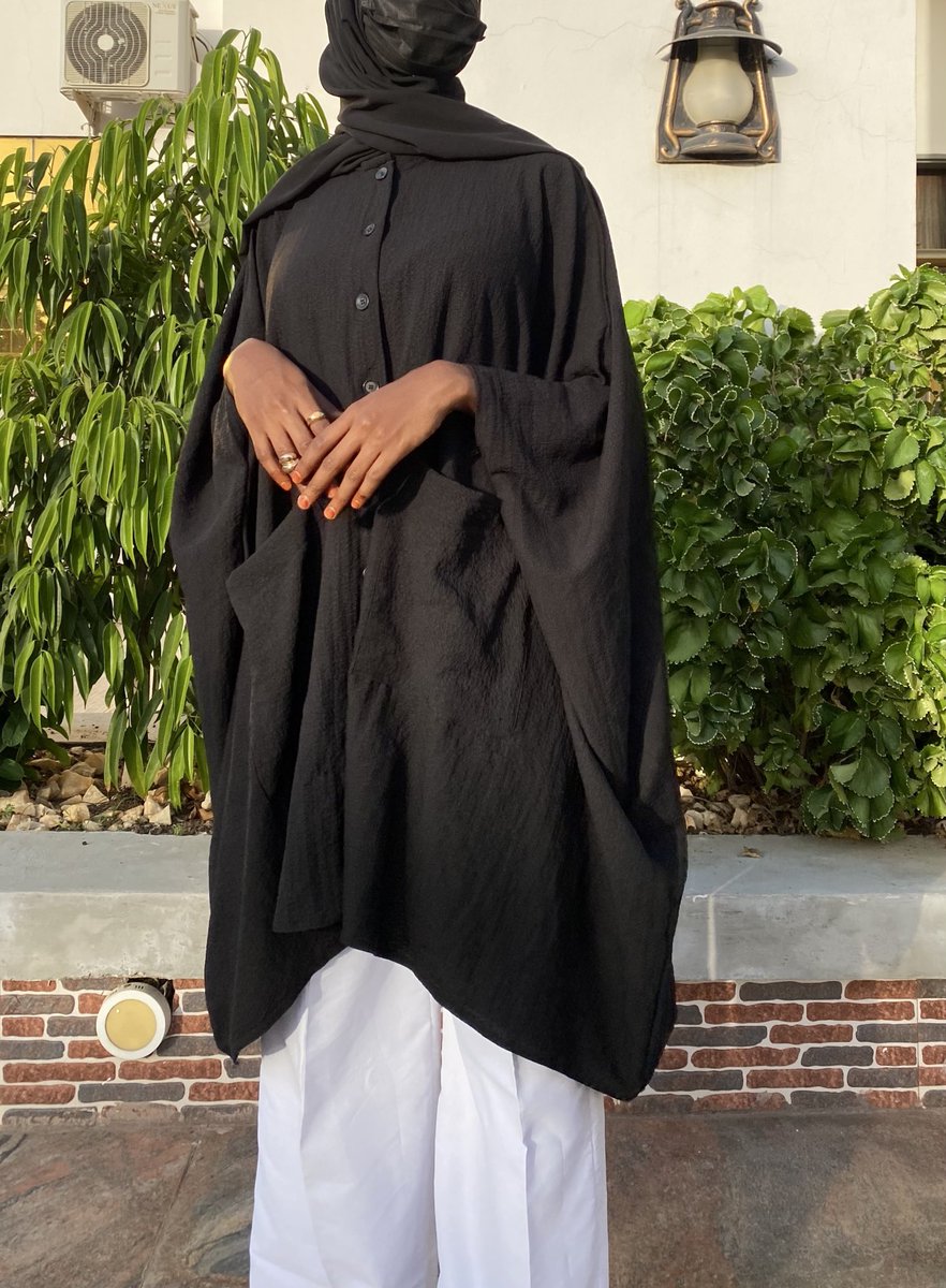 silhouette_ngr's tweet image. New New!
Your reminder that minimal can still make a statement.
The oversized textured cotton boubou top with cotton linen pants, 👌🏾timeless, breathable, and effortlessly modest.
All sizes available. 
Top NGN 15,000
Tailored pants NGN 14,500.
Get the set for NGN 25,000.