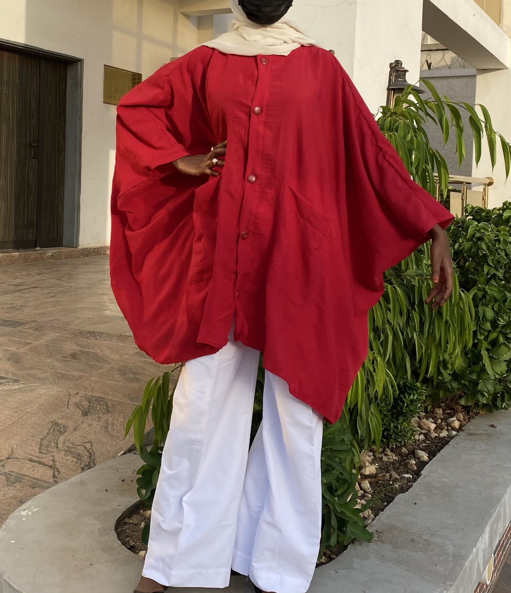 silhouette_ngr's tweet image. New New!
Your reminder that minimal can still make a statement.
The oversized textured cotton boubou top with cotton linen pants, 👌🏾timeless, breathable, and effortlessly modest.
All sizes available. 
Top NGN 15,000
Tailored pants NGN 14,500.
Get the set for NGN 25,000.