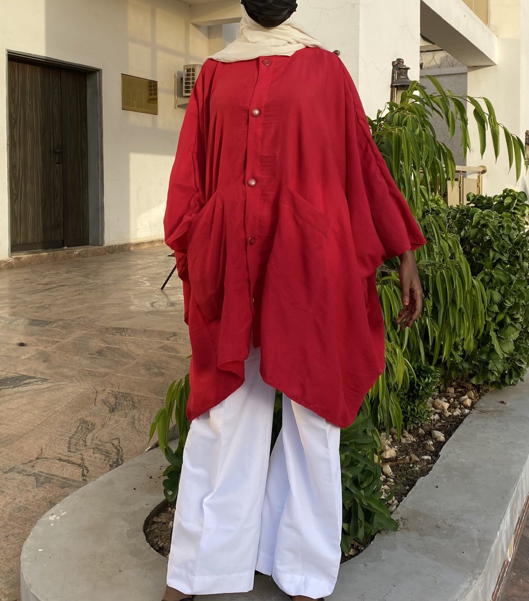 silhouette_ngr's tweet image. New New!
Your reminder that minimal can still make a statement.
The oversized textured cotton boubou top with cotton linen pants, 👌🏾timeless, breathable, and effortlessly modest.
All sizes available. 
Top NGN 15,000
Tailored pants NGN 14,500.
Get the set for NGN 25,000.