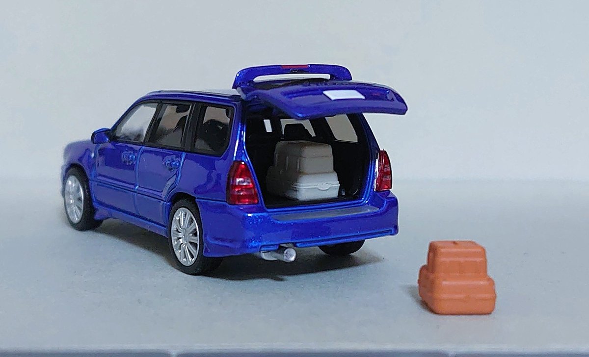 leoleo_craft's tweet image. モデルモデルのフォレスターSTIバージョン
バックドア開閉ギミックが付いてるのが面白い😙
それでいて閉じた時にはピッタリ閉まる！
しかもラゲッジルームのトリムまで再現されてていい感じ～

#MODELMODEL
#フォレスター #STI