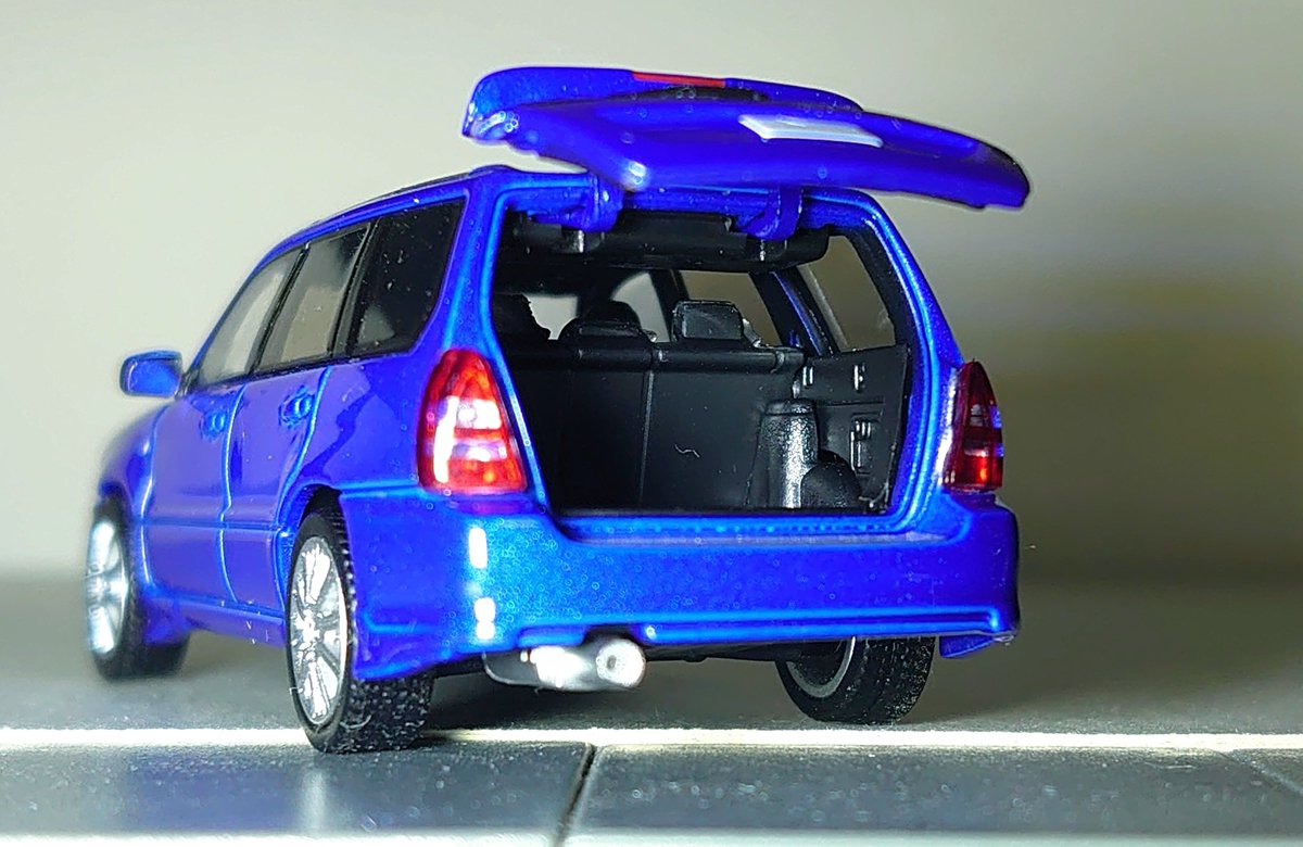 leoleo_craft's tweet image. モデルモデルのフォレスターSTIバージョン
バックドア開閉ギミックが付いてるのが面白い😙
それでいて閉じた時にはピッタリ閉まる！
しかもラゲッジルームのトリムまで再現されてていい感じ～

#MODELMODEL
#フォレスター #STI