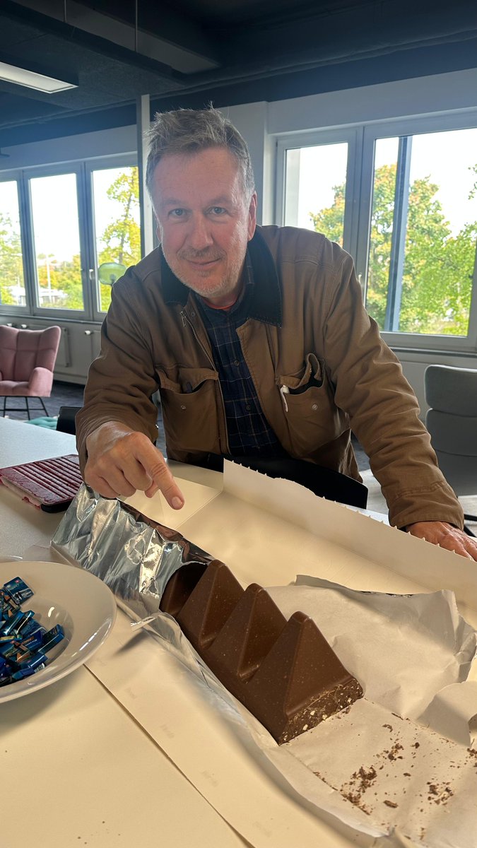 Ich war in Mannheim schokoladenbewehrt und in Übergangsjacke bei <a href="/radioregenbogen/">Radio Regenbogen</a> und hoffe auf einen verdienten Eintrag bei <a href="/RentnerdaDz/">Rentner*innen, die auf Dinge zeigen</a>.