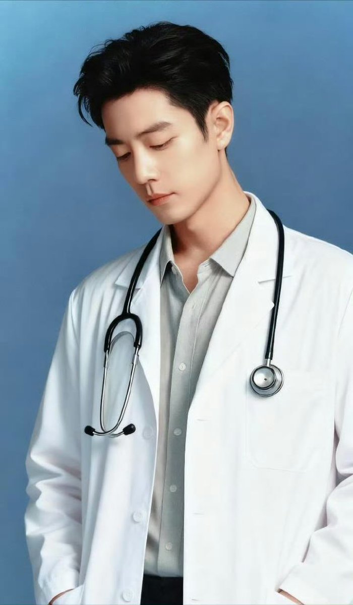 #XiaoZhan is going to join a new crew without a break (again), and the upcoming medical drama "Small Town Prescription" will open shootings tomorrow!
* The Fall and Rebirth of an Elite Doctor
Xiao Zhan plays Liu Zhengliang, a "genius doctor" from a top-tier hospital who, after a