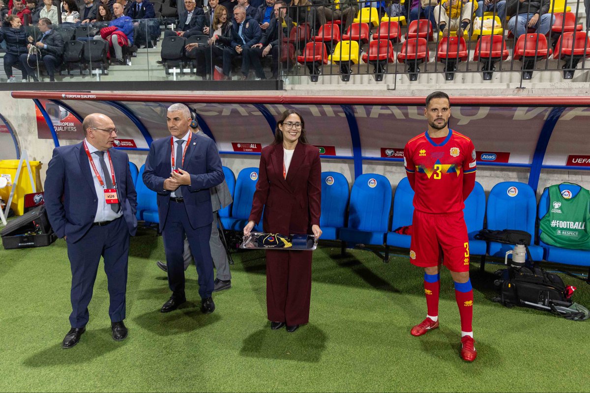 marcvg3's tweet image. Feliç per rebre aquest reconeixement 🧢💯
Agraït per tot aquest camí junts @Fedandfut ⚽️
Res hauria sigut possible sense els meus companys i cos tècnic! Gràcies a tots 🍍🇦🇩