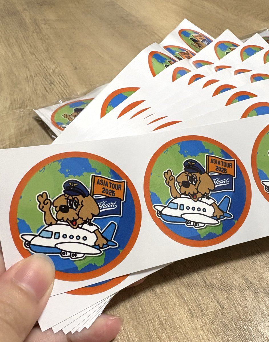 ステッカーやっと届いた！🤩✌️
ちょっとずつ切っていこう〜
来週の大阪以降で会えるお友達の皆様、押し付けるので記念に貰ってくださいませー👼🏻✨笑笑
#優里アジアツアー2025