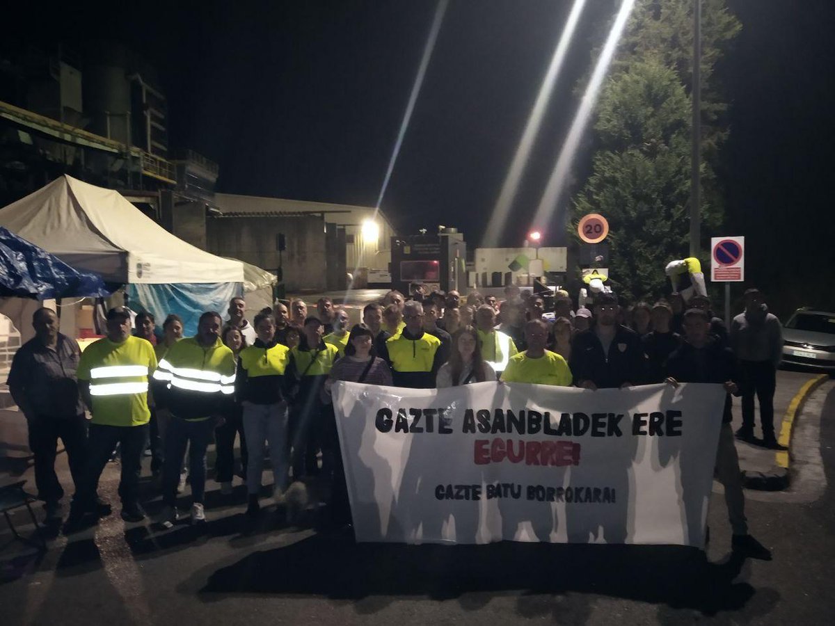 Oier18_'s tweet photo. Baina pankarta bakoitzaren atzean zuen alderdi osoan baino duintasun handiagoa dago.

Ez gara elkarrekin egongo, barrikadaren beste aldean baizik.

Maderas aurrera! Kaleratzerik ez! https://t.co/TVnIQOiRiG