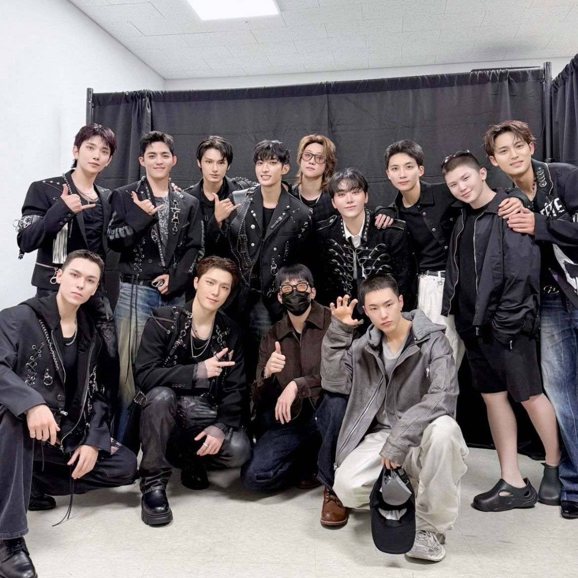 ewnjcs's tweet image. We all want to see seventeen to bring home a trophy this year too, right? IF YOU SEE THIS TWEET PLEASE DON'T IGNORE AND INTERACT!! 🙏🏻💓
1 REPLY = 1 VOTE
1 REPOST = 1 REPLY
I vote for #SEVENTEEN on #2025MAMAVOTE