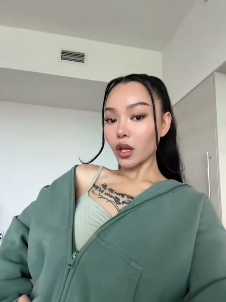 Bellapoarch217's tweet photo. Looking amazing for someone who care to love me 😍🌹💓 https://t.co/5JHyGohUro