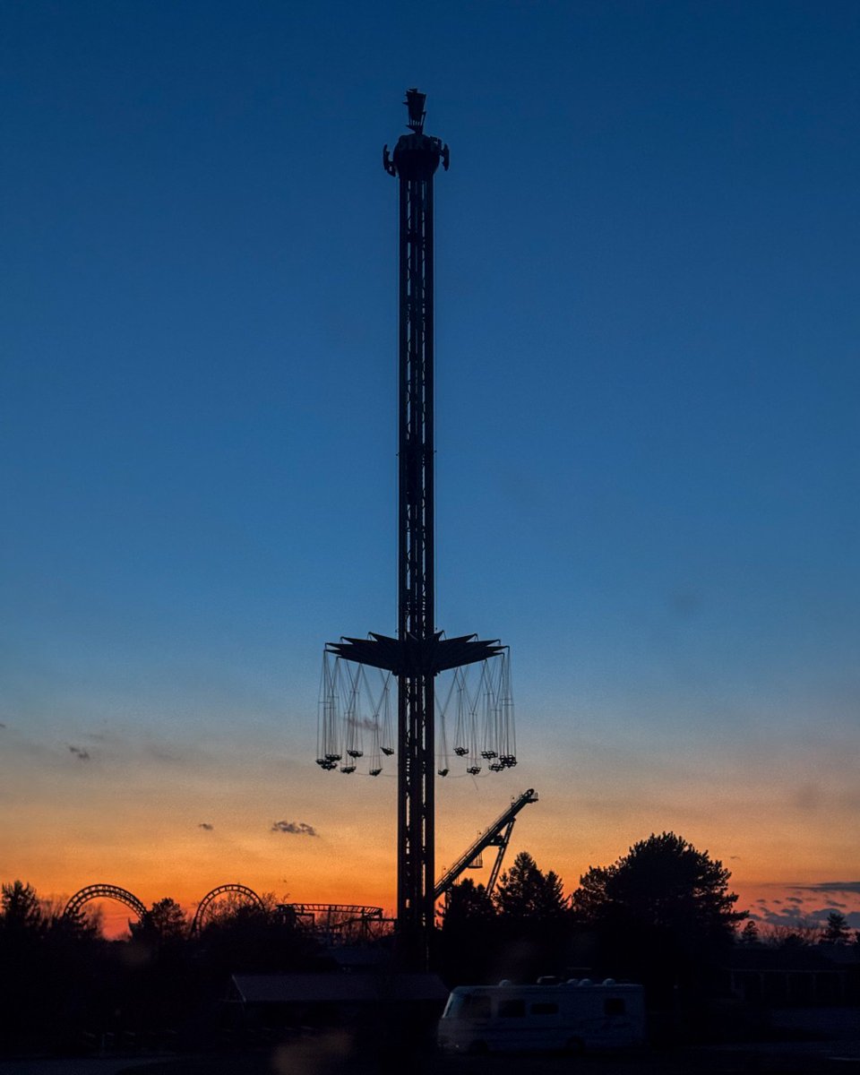 🎢 Two Saturdays left to ride, laugh &amp; scream at Six Flags Darien Lake!
PLUS 
🎃 #KidsBooFest by day, candy &amp; family fun
💀 #FrightFest by night, fear in every shadow
Fall thrills end soon 👉 bit.ly/3UHhao4

#SixFlagsDarienLake #SpookySeason #WNY