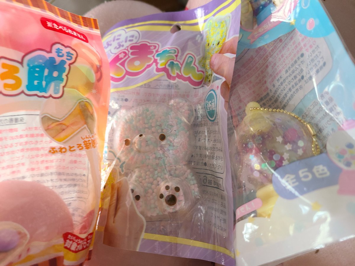 スクイーズ沼りすぎて
メロジョイ届くの待てなくてセリアに行ってきた！！笑
餅のやつめっちゃきもちい！！！