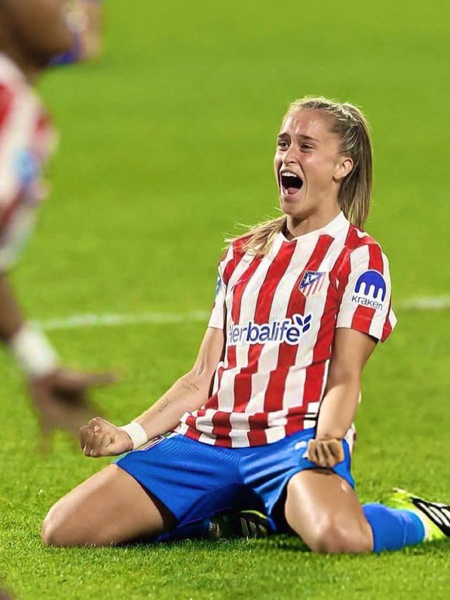 iratividal's tweet image. De la lista de Sonia era obvio que había que empezar a mirar al futuro en el lateral. Apuesta por Lucía Corrales, que tiene mucho talento y futuro, pero el temporadón de Andrea Medina (con Champions incluida) vuelve a quedar en el olvido.