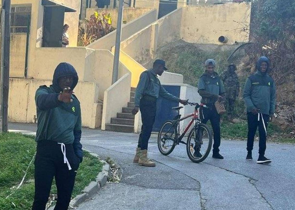 Que Paco se disfrace de Guardia Civil: Delito❌

Que mondongos usen los uniformes: Sigan ✅

Nos está quedando un país de puta madre oye.