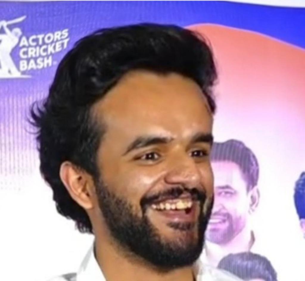 #AbhishekMalhan  His achievement  is that he always remains Deserving winner 

Lost BiggBoss OTT2
Lost Playground 3
Lost OTT Star of the Year Award
Lost ECL 1
Lost ECL 2
rejected by jiya
rejected by Sonam Bajwa

And most importantly He lost his white teeth  🦷 too..
#ElvishArmy